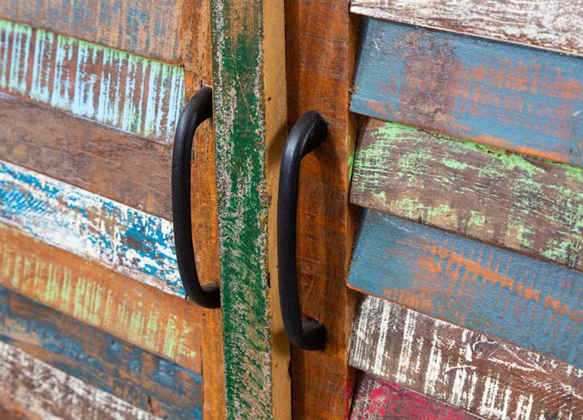 Buffet en bois recyclé coloré