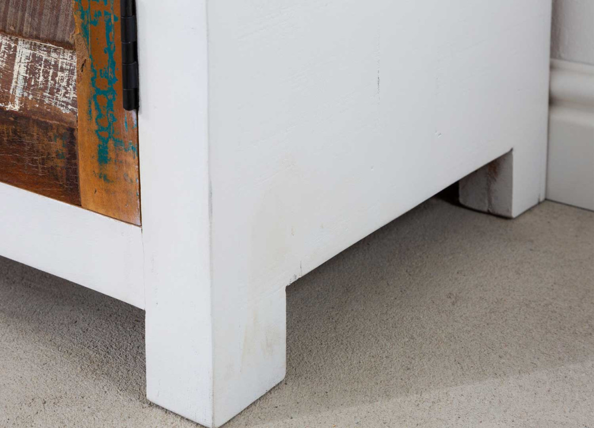 Buffet en bois recyclé coloré
