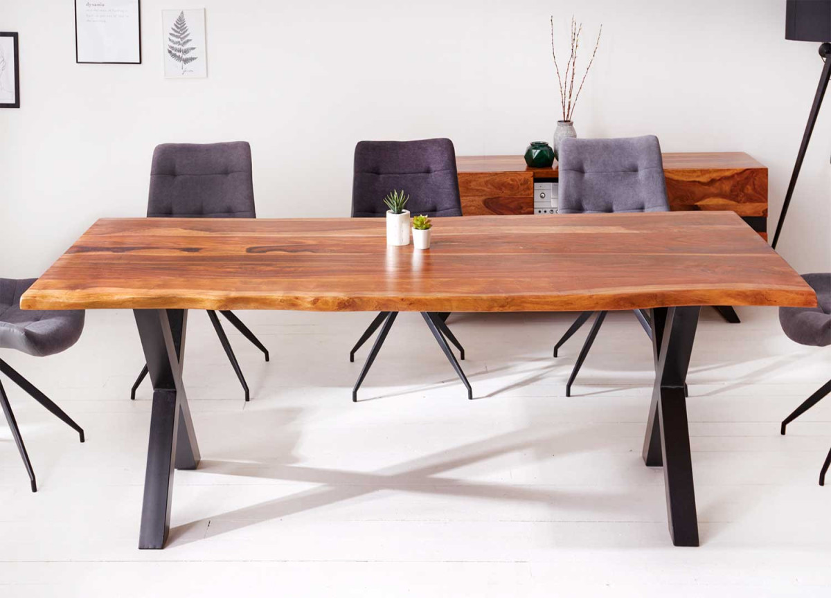 Table de repas sesham et pieds croisés en métal noir