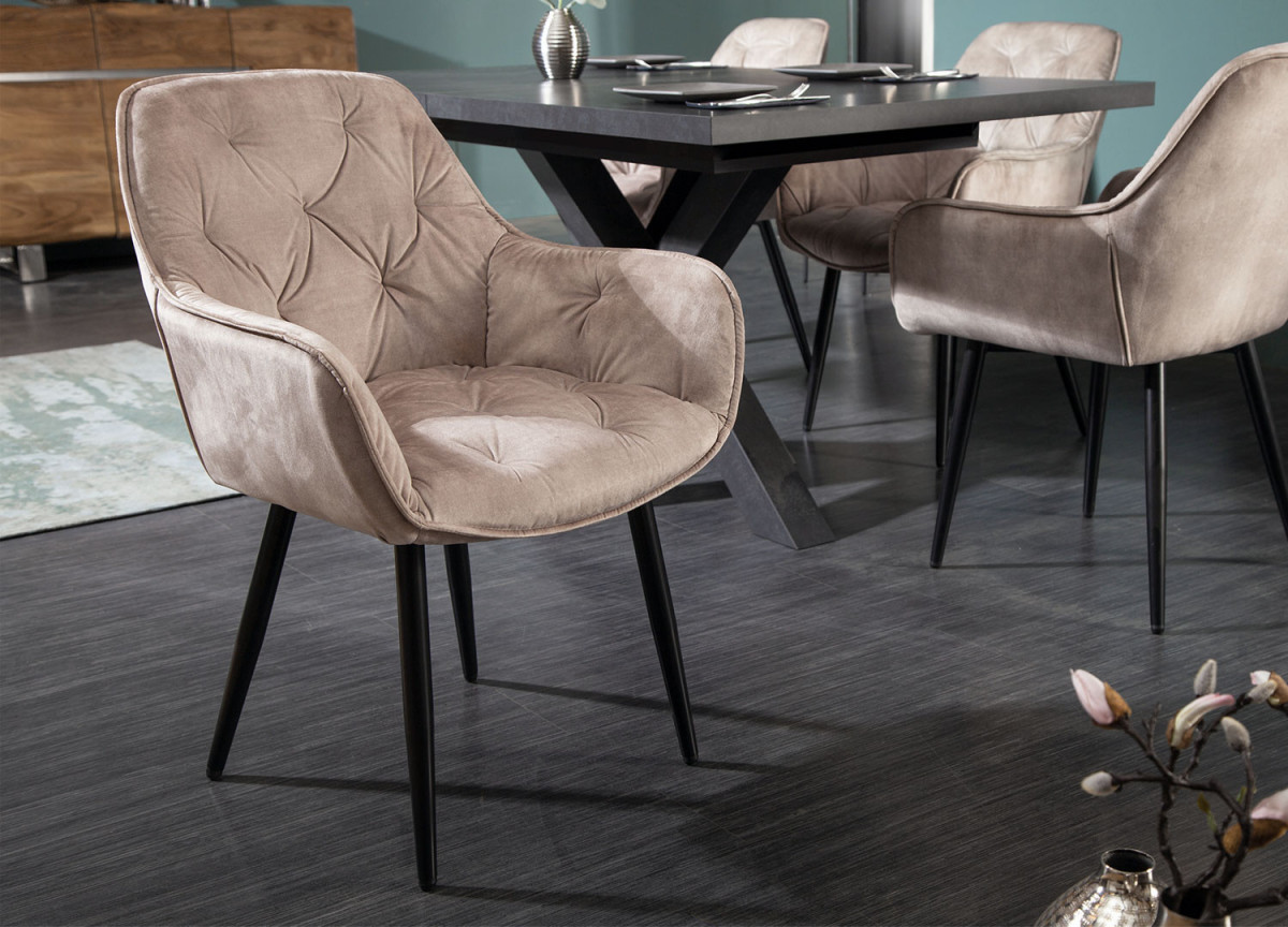 Chaises en velours champagne