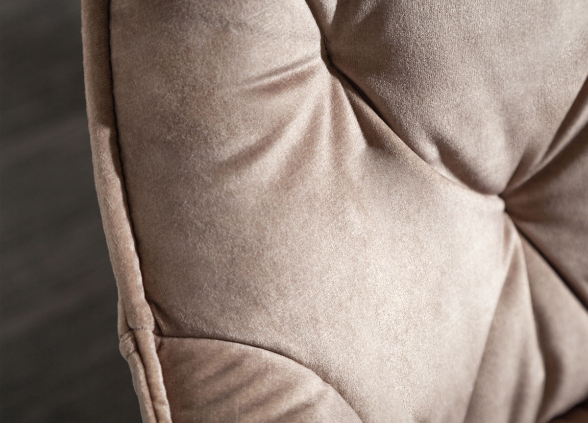 Chaises en velours champagne