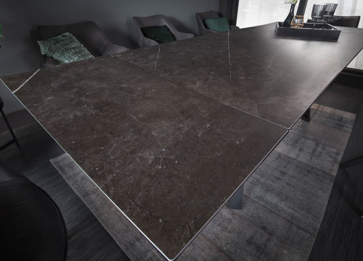 Table de repas contemporain céramique et métal