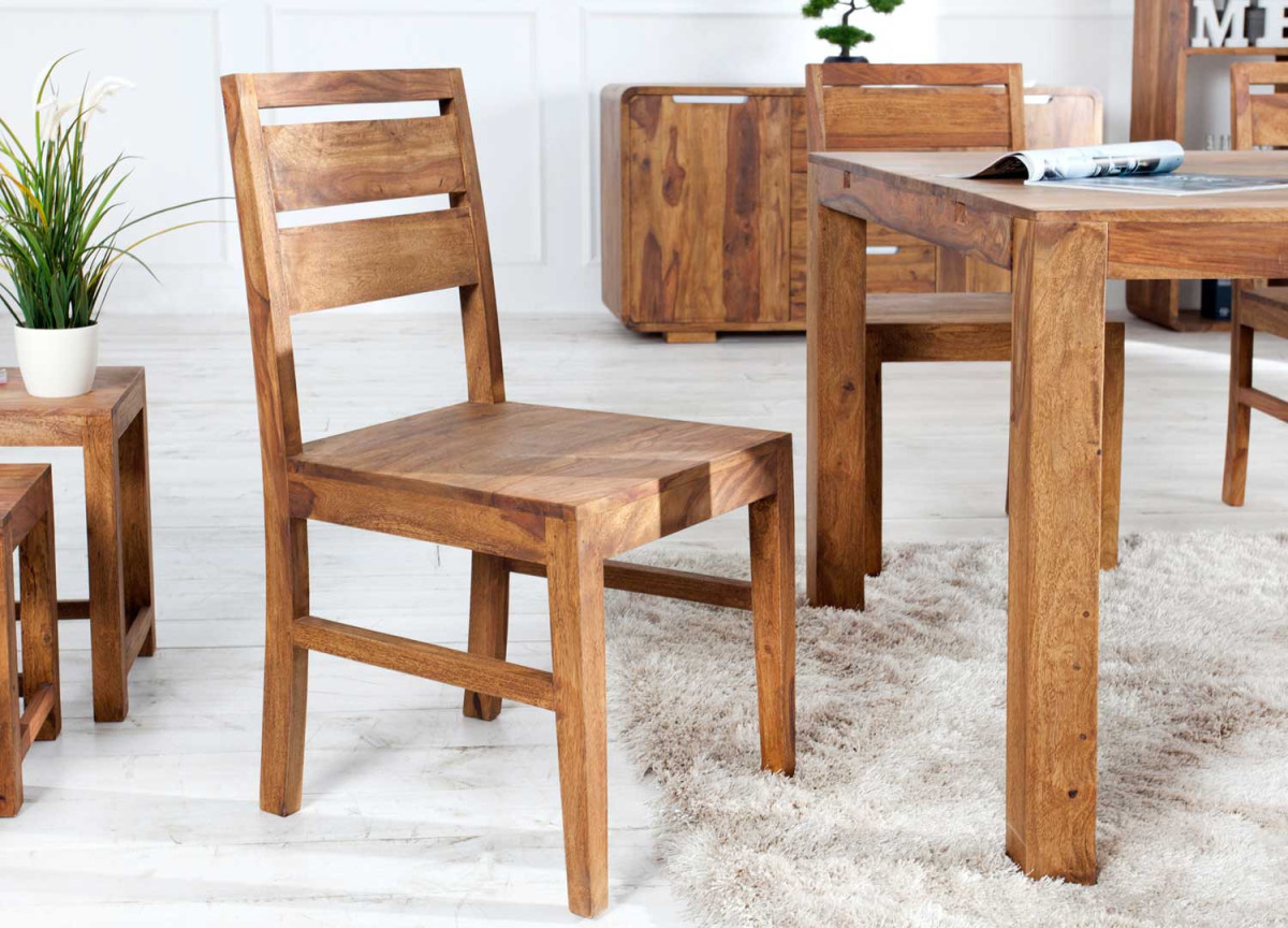 Chaises en bois massif