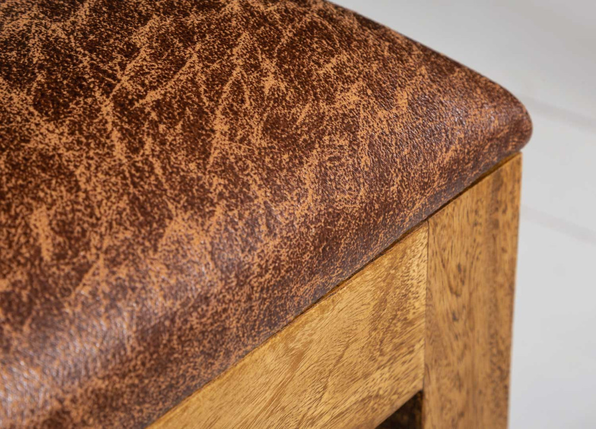 Chaises en sesham et tissu marron