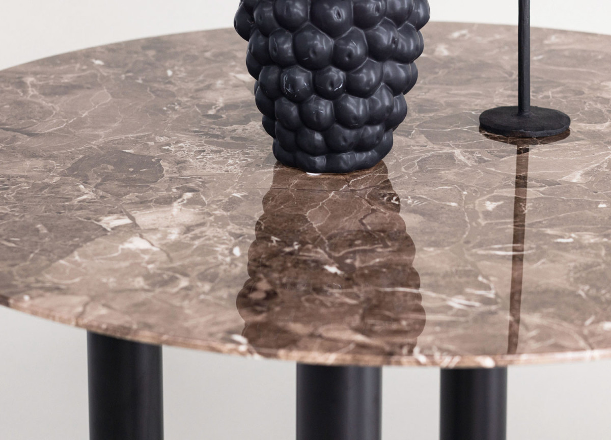 Table ronde en verre couleur marbre marron