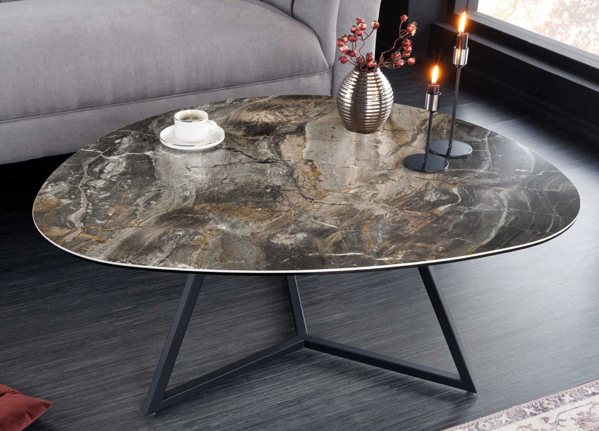 Table basse ovale forme galet en céramique couleur marbre taupe