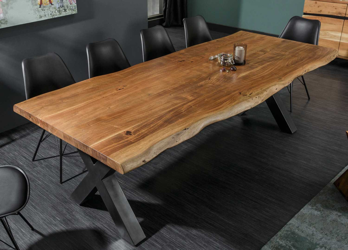 Table à manger massive en bois d'acacia et pieds en croix