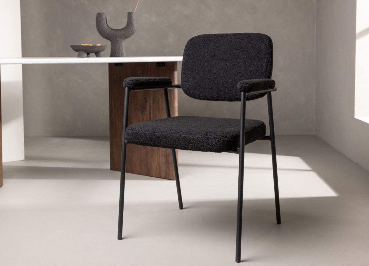 Chaises en métal et tissu bouclé noir