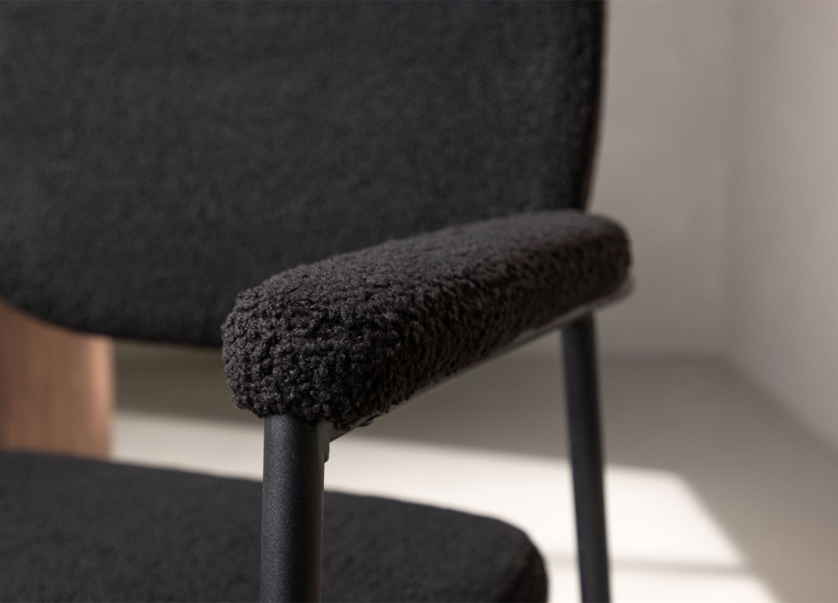 Chaises en métal et tissu bouclé noir