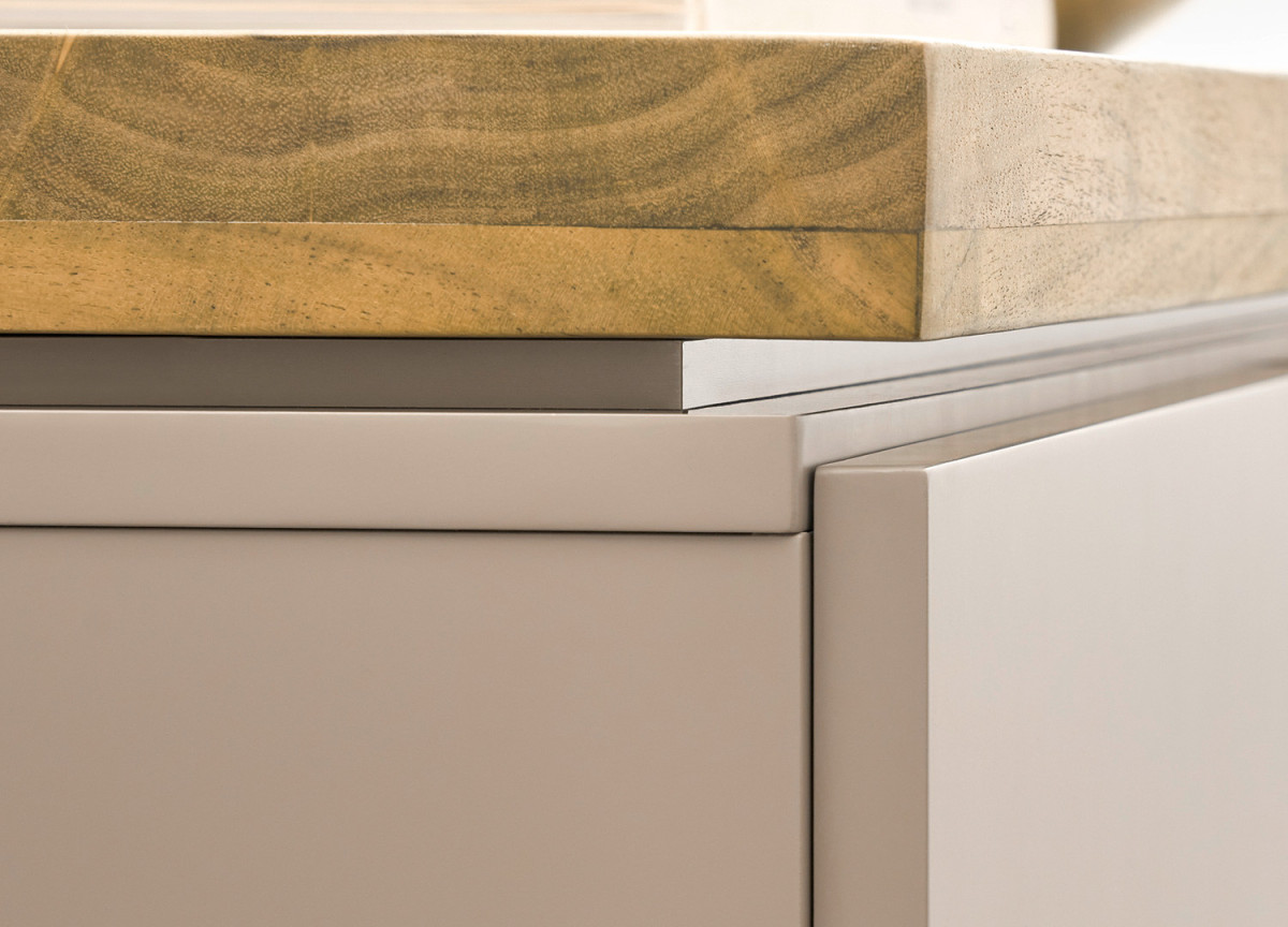 Bahut Moderne Gris Chaud et Plateau en Acacia