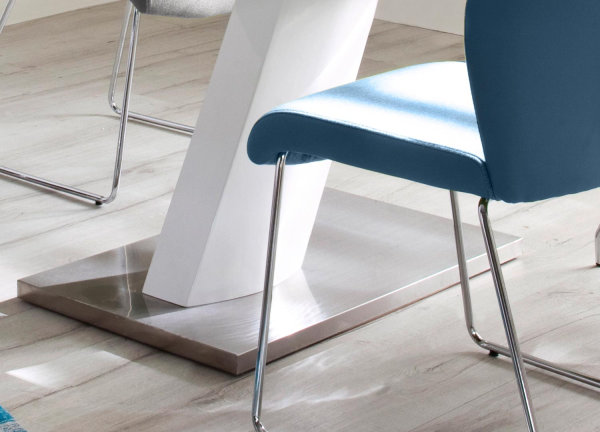 Table à manger design blanche avec plateau en verre