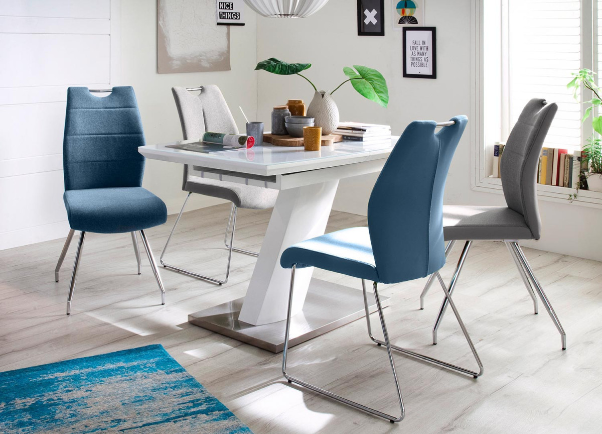 Table à manger design blanche avec plateau en verre