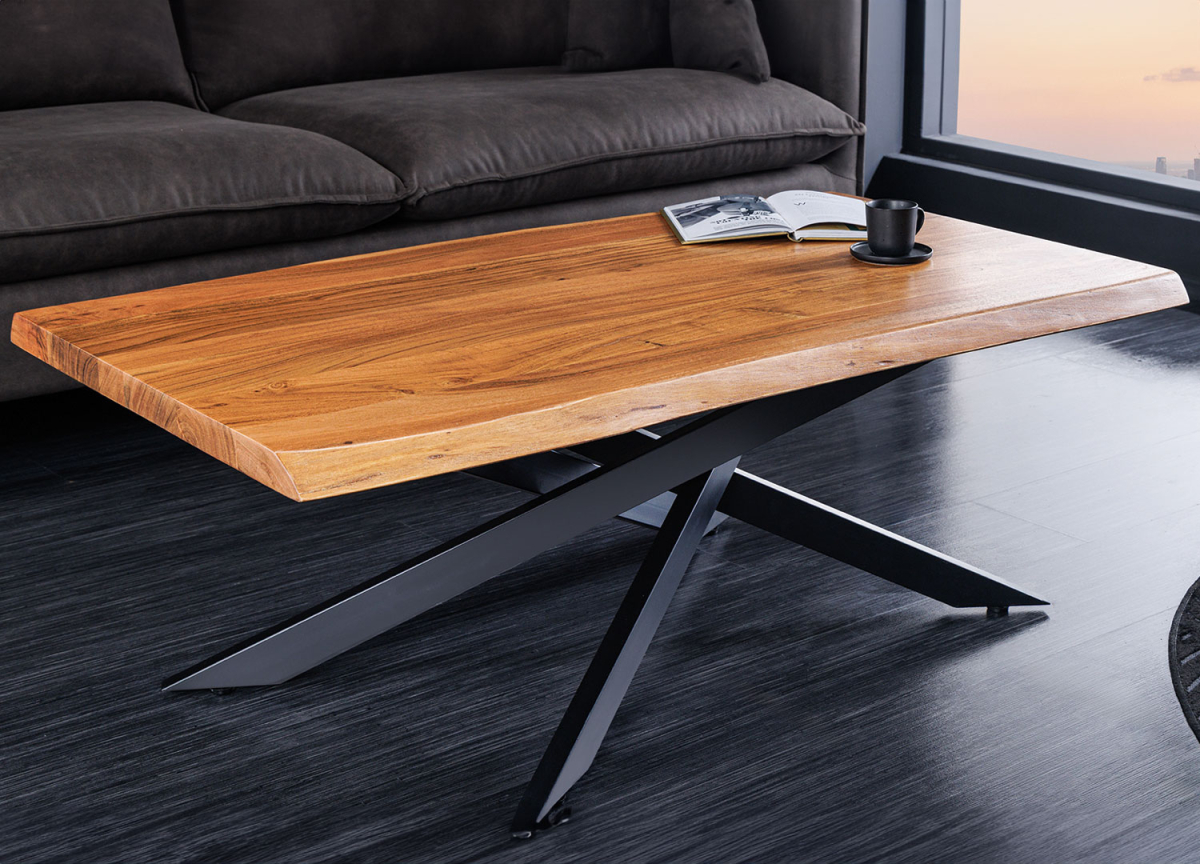 Table basse design rectangulaire en bois massif et pieds mikado noir