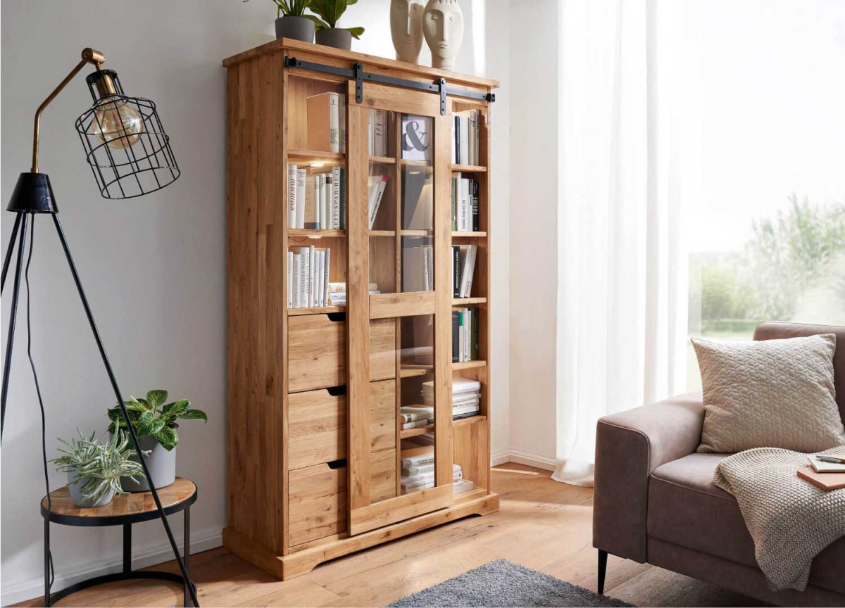 Vitrine rustique en chêne et métal avec une porte coulissante