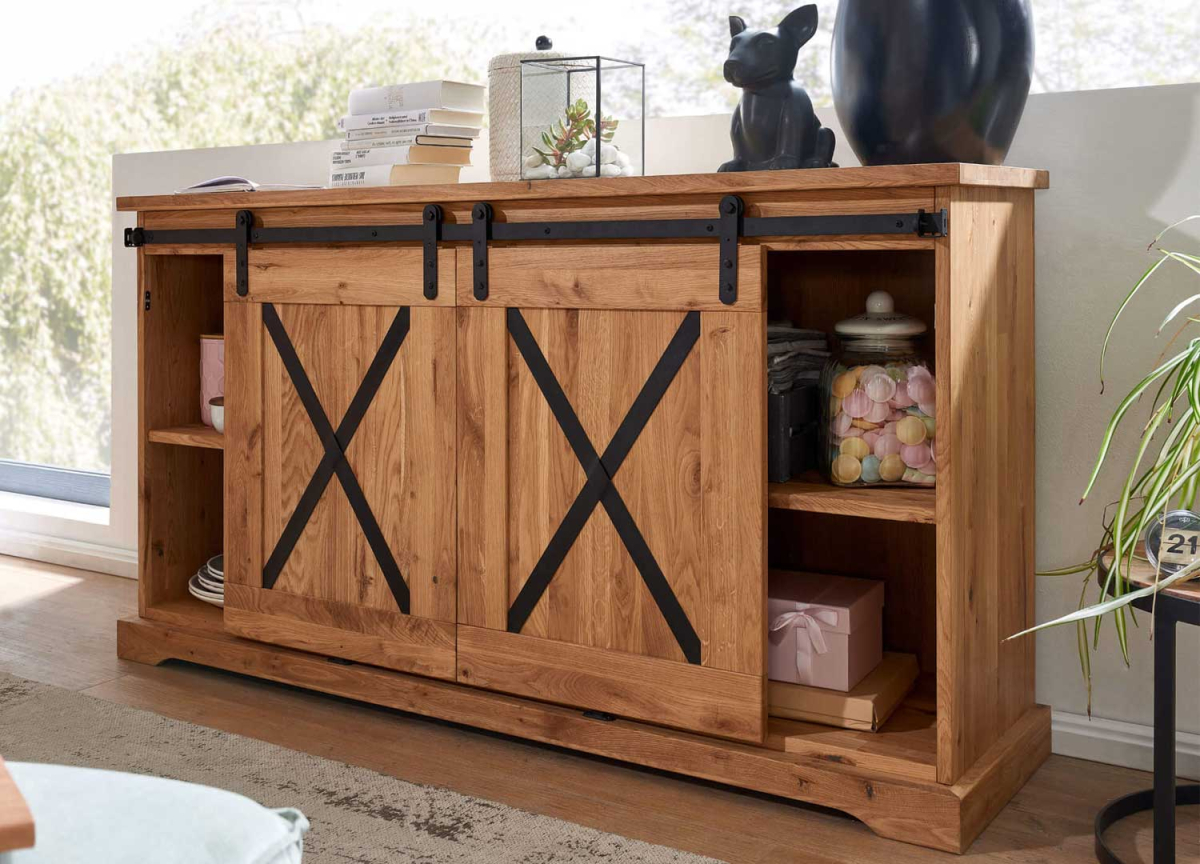 Buffet rustique avec portes coulissantes