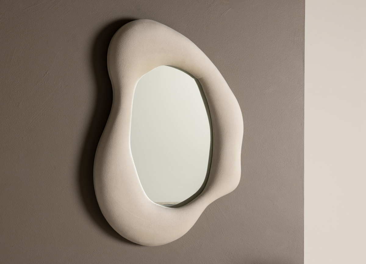 Miroir minimaliste en velours beige tendance