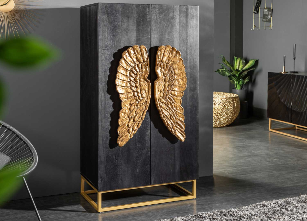 Buffet en bois noir et ailes dorées