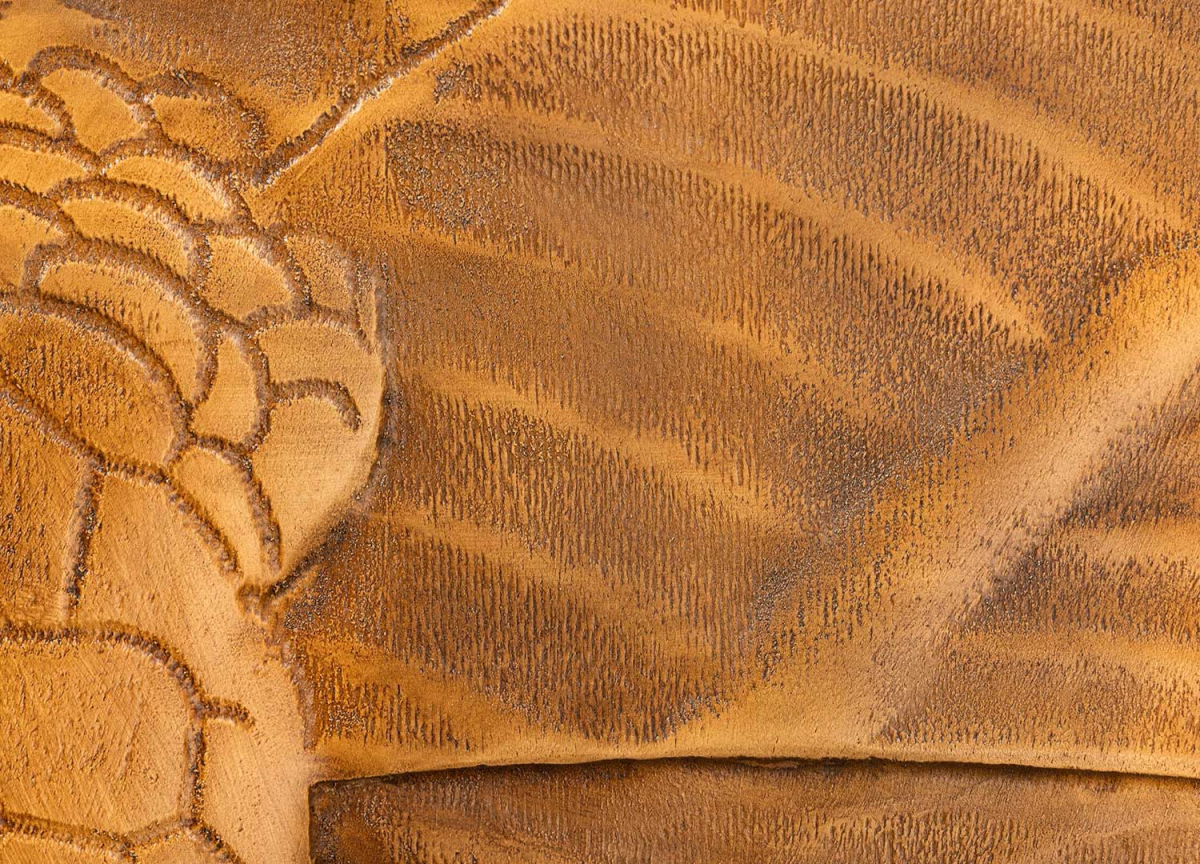 Bahut en Manguier Serpent Sculpté en Façade