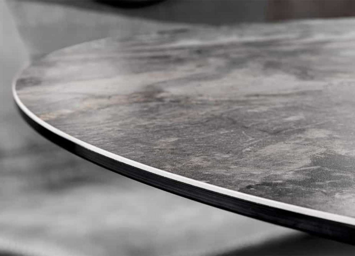 Qualité et détail de la table en céramique