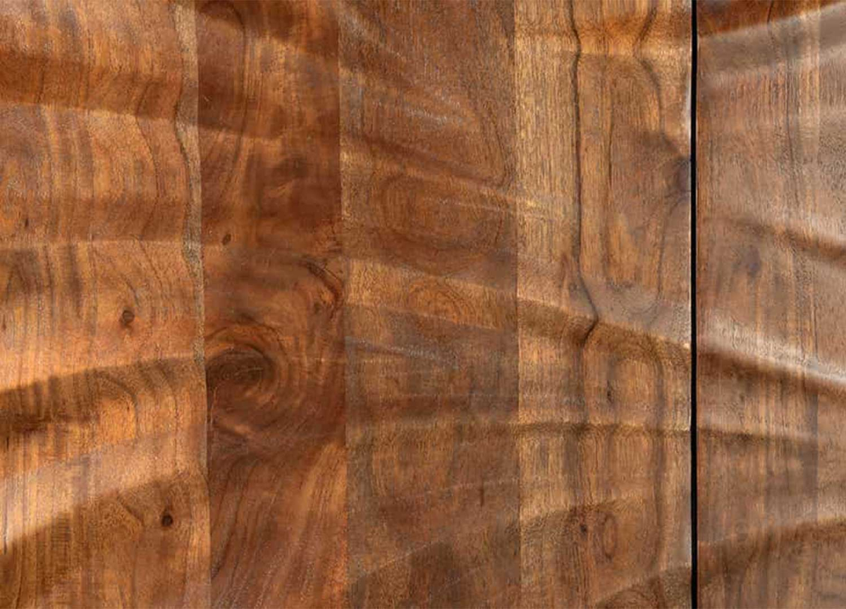 Qualité et détail du buffet haut en bois massif
