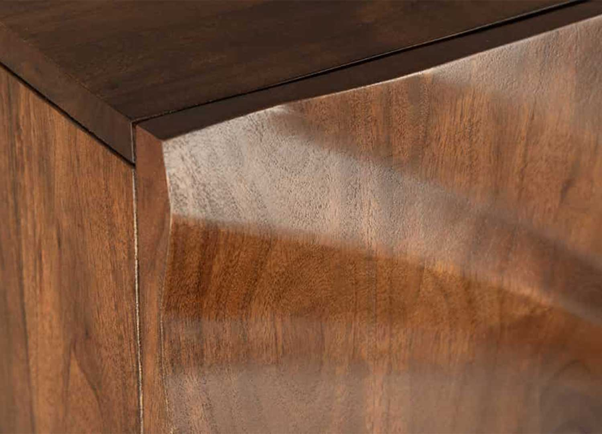 Qualité et détail du buffet haut en bois massif