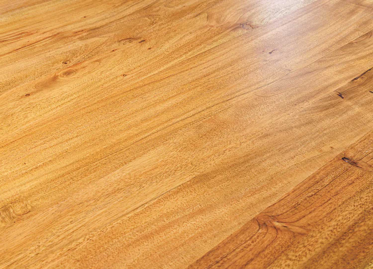 Qualité et détail du plateau de table en bois massif acacia