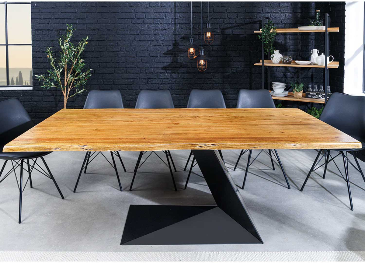 Table huit personnes, rectangulaire en bois massif acacia, pieds design métal noir