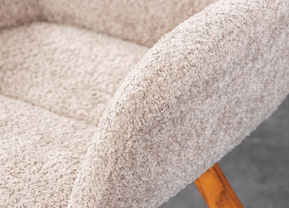 Qualité et détail de la chaise en tissu bouclé