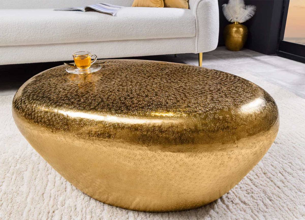 Table basse galet moderne aluminium doré effet martelé