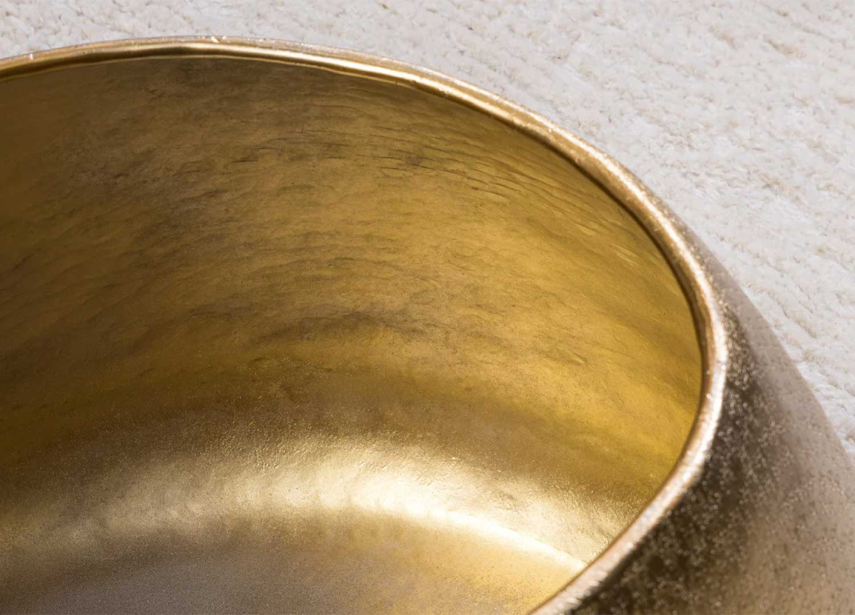 Qualité et détail de la table basse doré