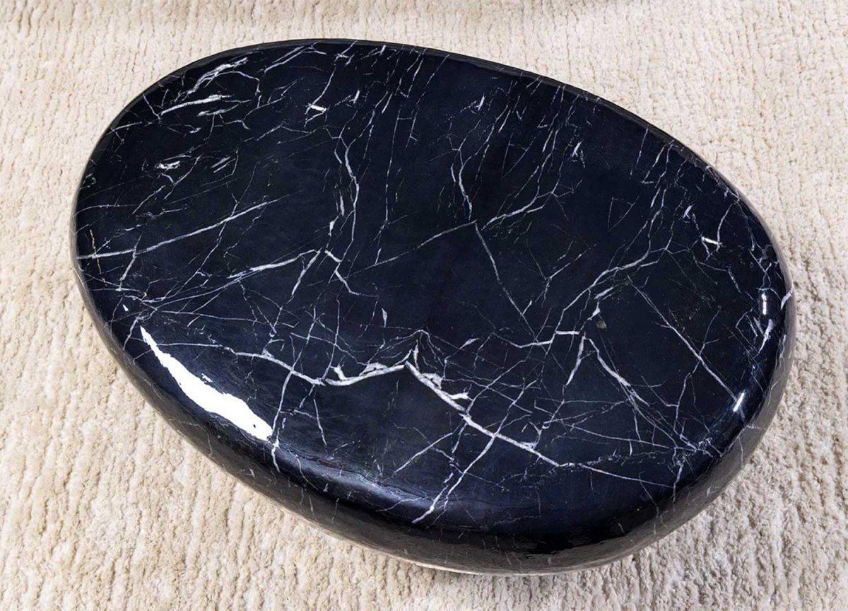 Table basse aspect marbre noir