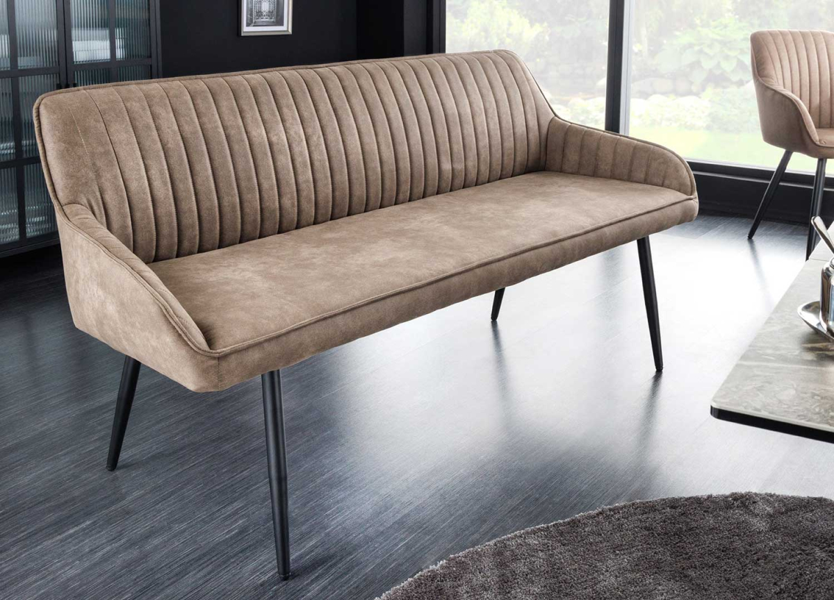 Banc de table confortable trois places avec dossier et accoudoirs