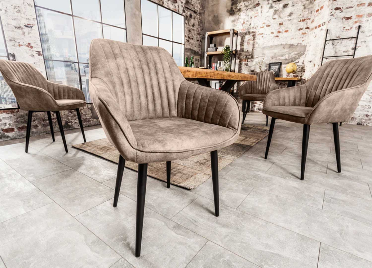 Chaise rembourrée avec accoudoirs moderne
