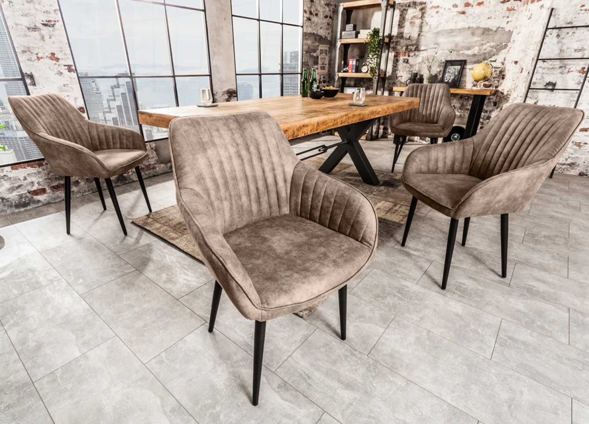Chaise moderne coloris taupe rembourrée