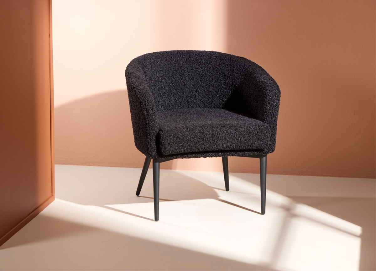 Fauteuil en tissu peluche noir tendance