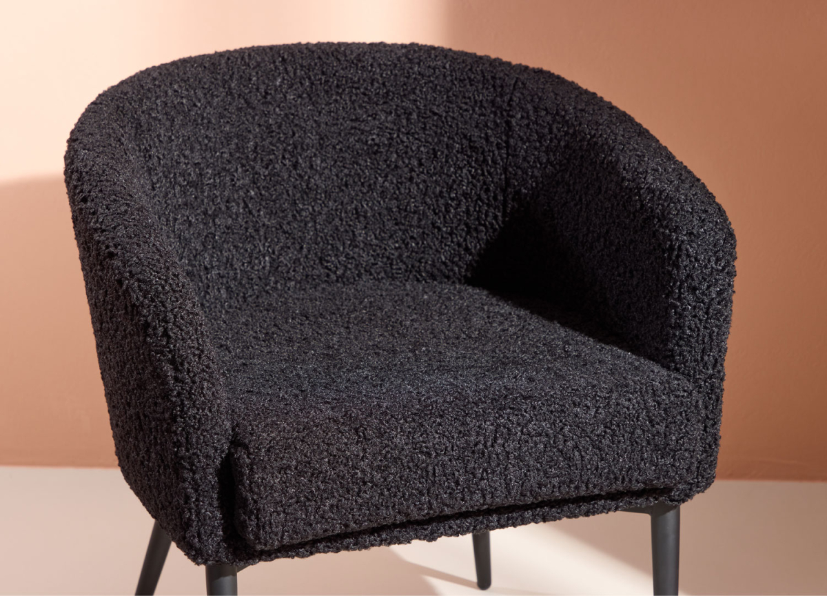 Fauteuil en tissu peluche noir tendance