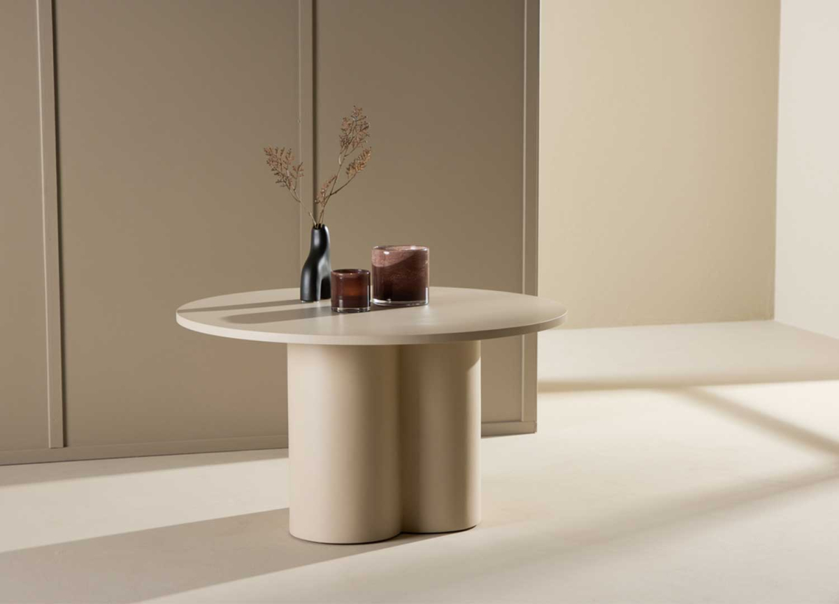 Table basse design ronde laquée beige mate