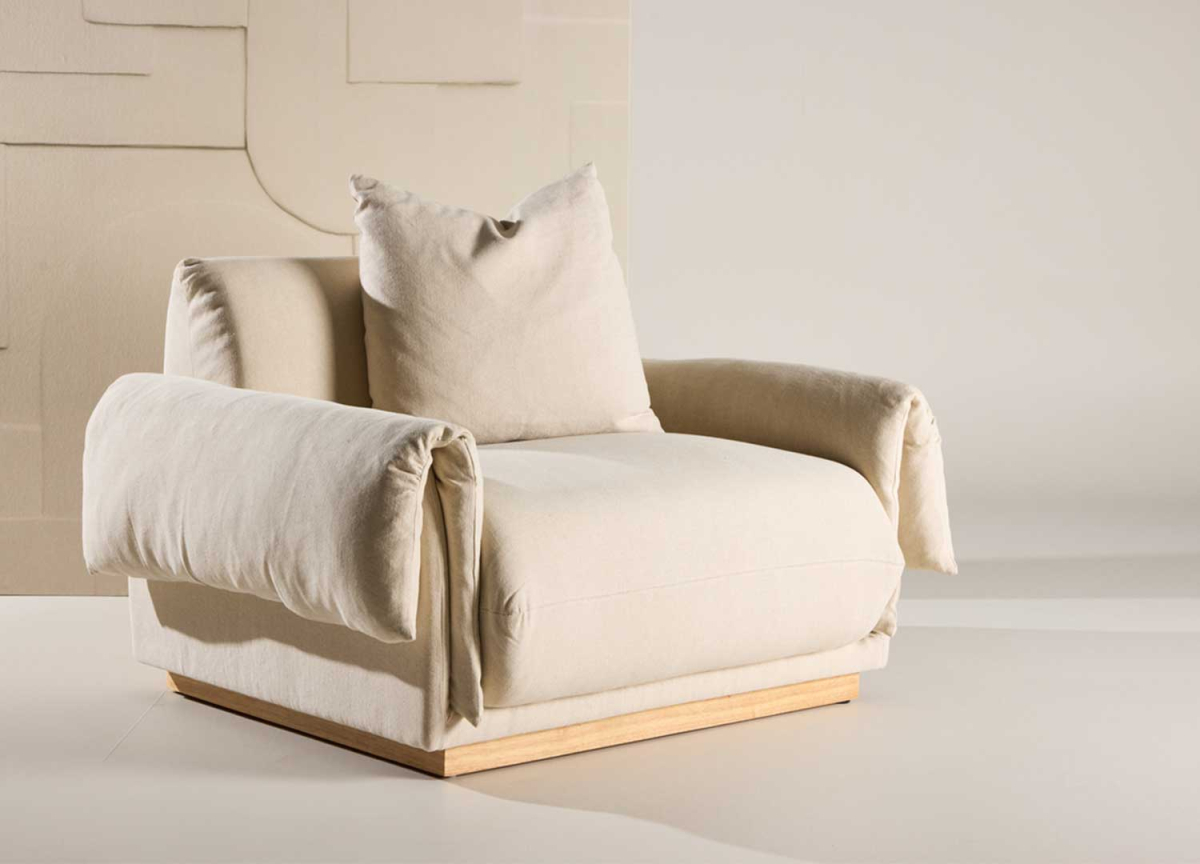 Fauteuil en tissu confortable lin beige avec accoudoirs