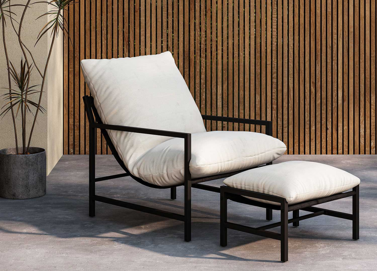Fauteuil et repose pieds en acier noir et coussins beige