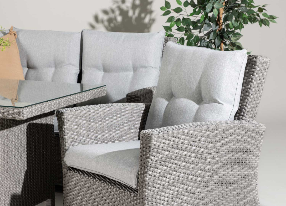 Fauteuil de jardin gris avec coussins