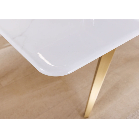 Table contemporaine avec Piètement Géométrique Doré