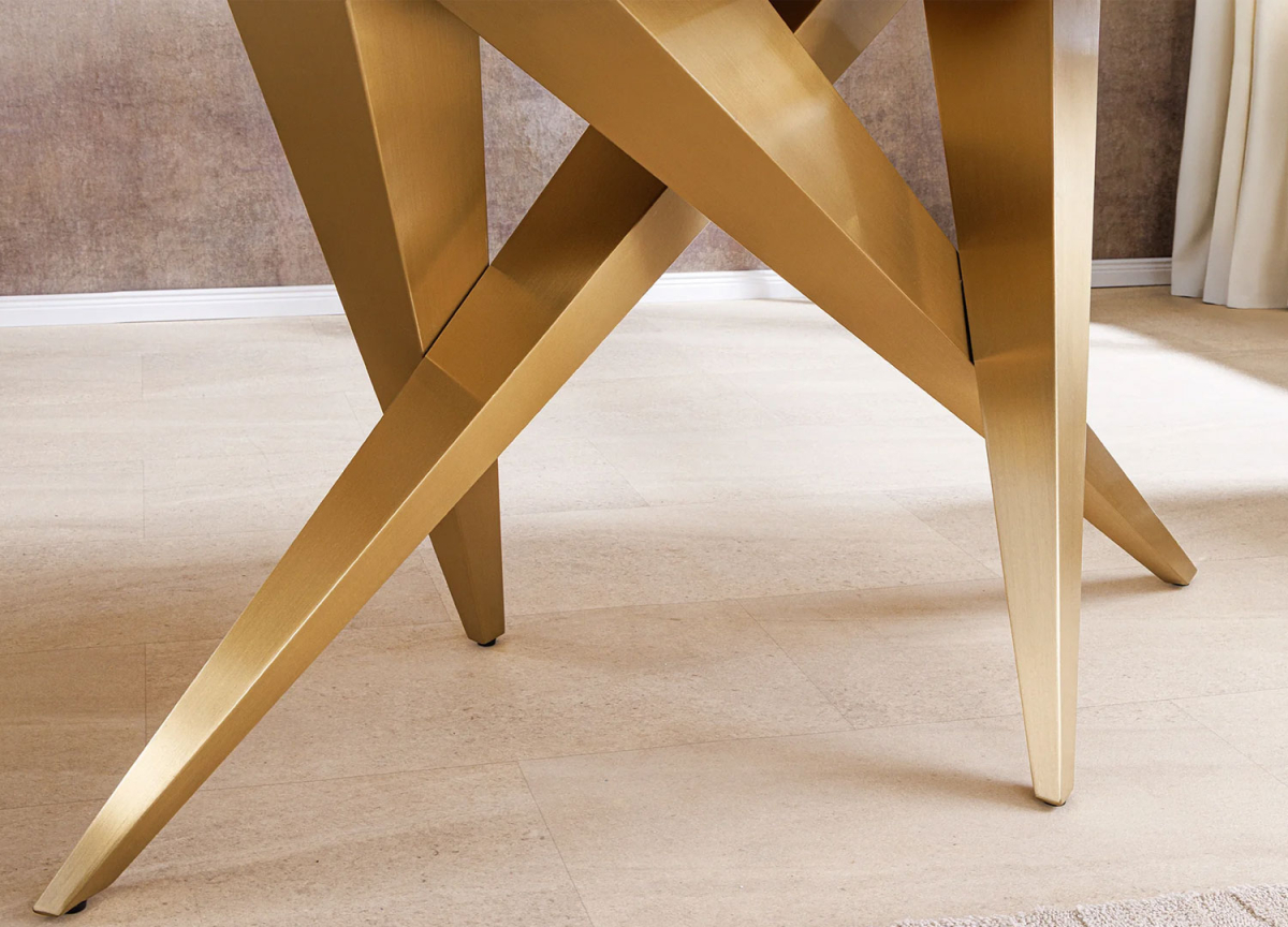 Table contemporaine avec Piètement Géométrique Doré