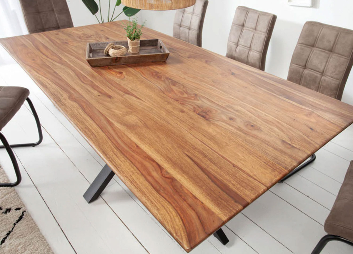 Table repas rectangulaire en bois naturel et structure acier noir