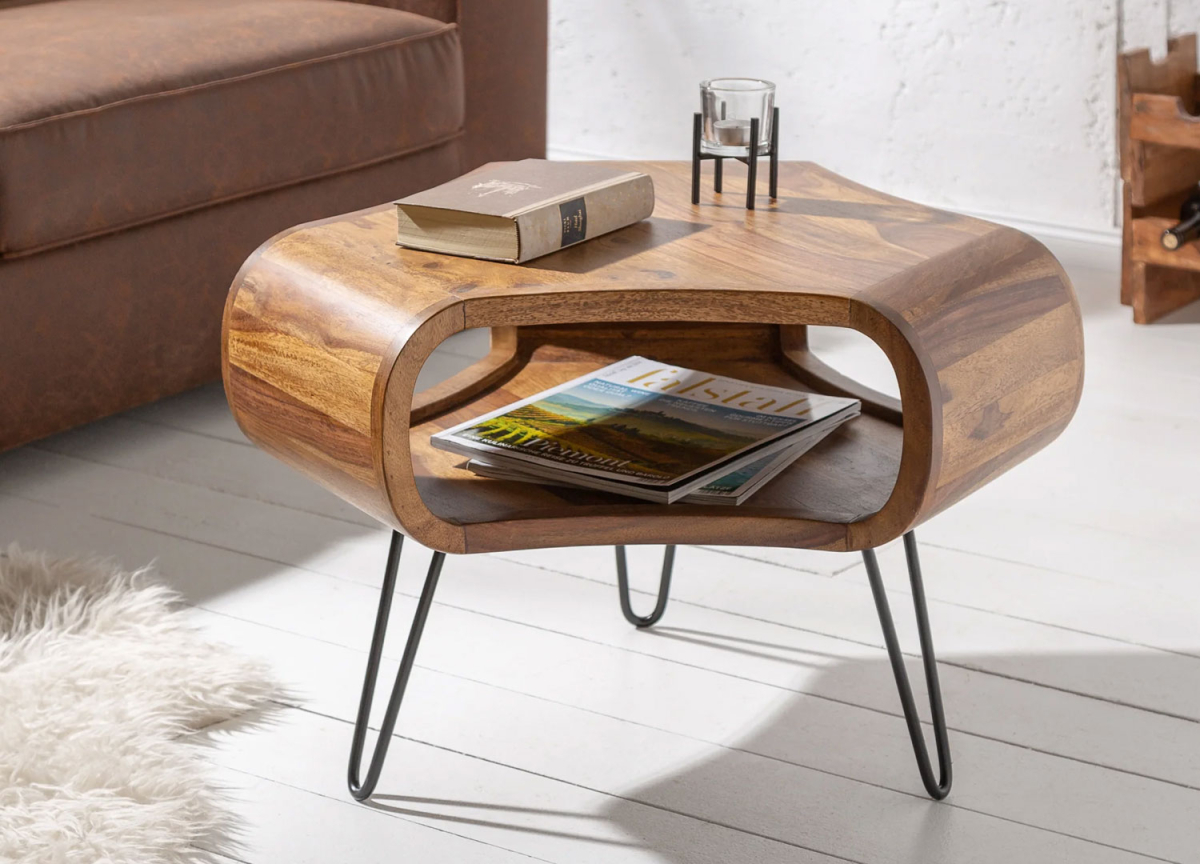 Table basse sculptée en bois massif – Pieds épingle métal