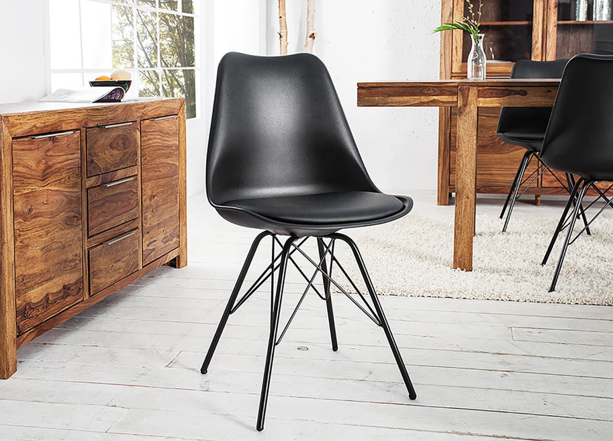 Chaise noir matelassée simili cuir noir / Pieds métal