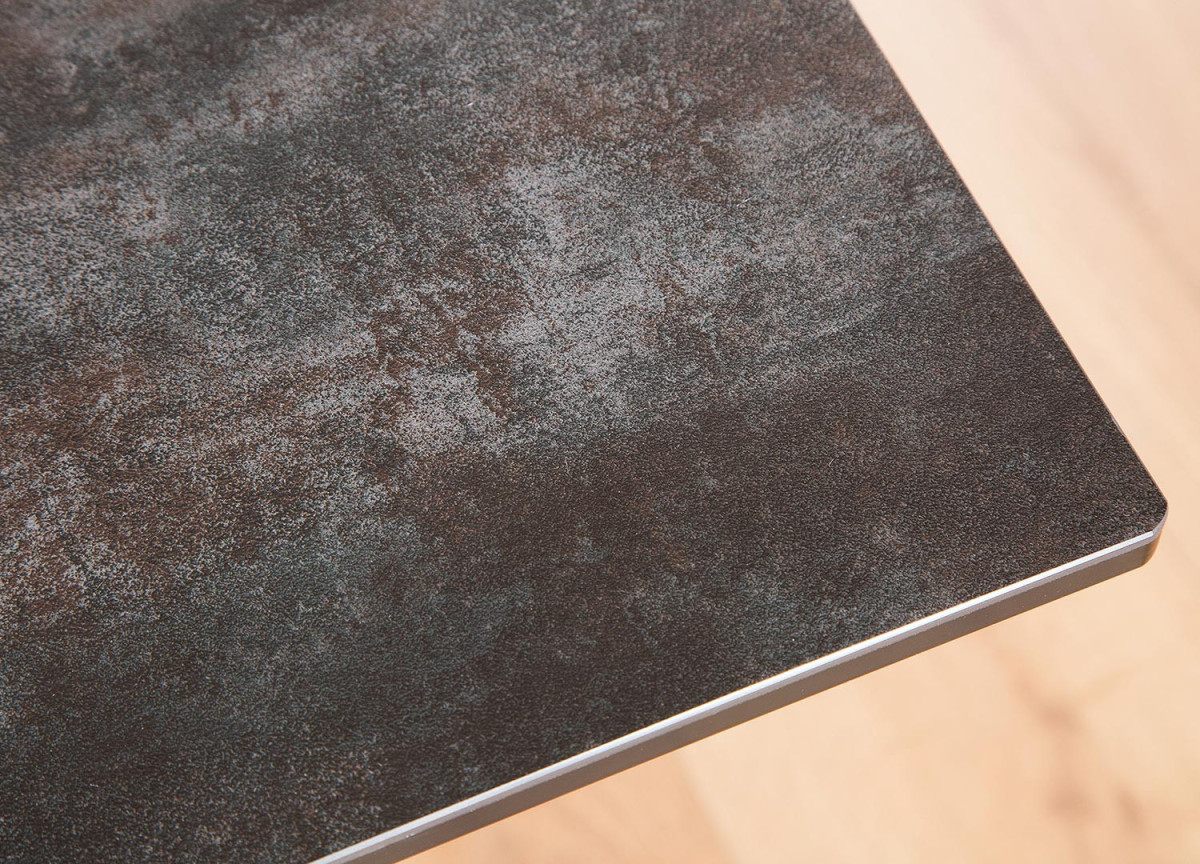Table Contemporaine gris-lave et pied design noir métal
