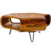 Table basse design en bois massif verni