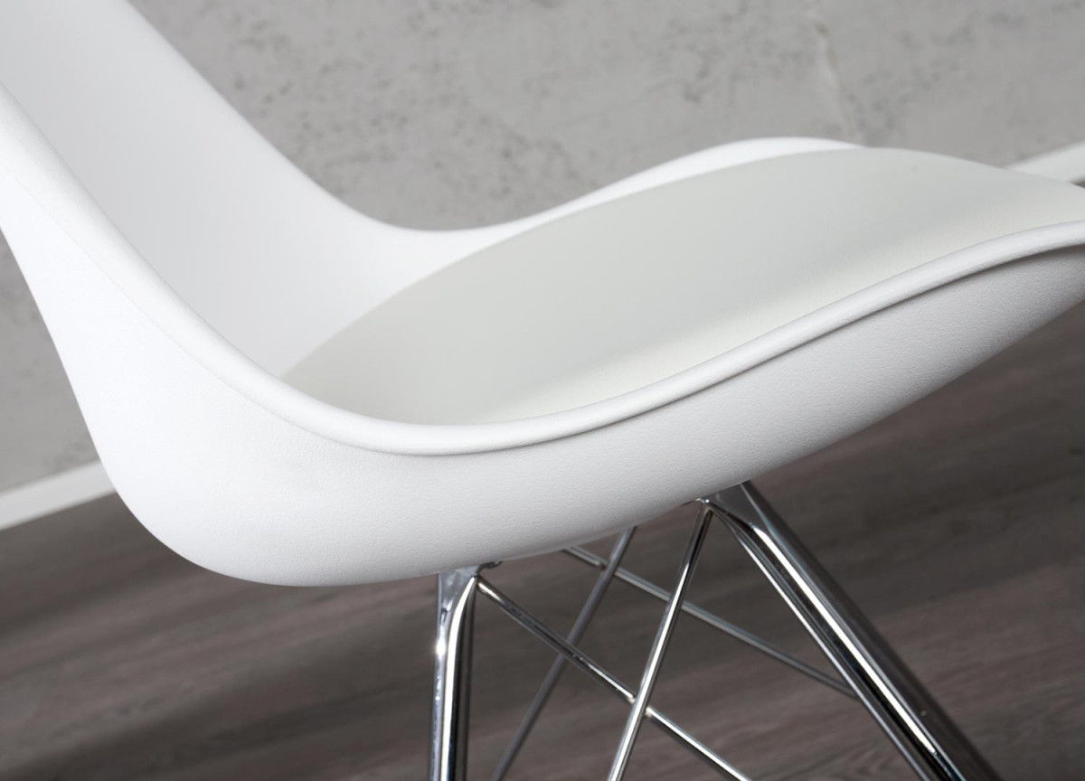 Chaise coque blanche pas cher: Pieds chromé (Lot de 4)