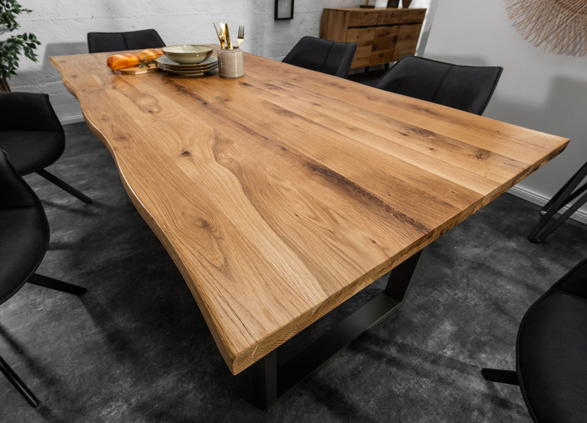 Table de salle à manger en chêne et métal