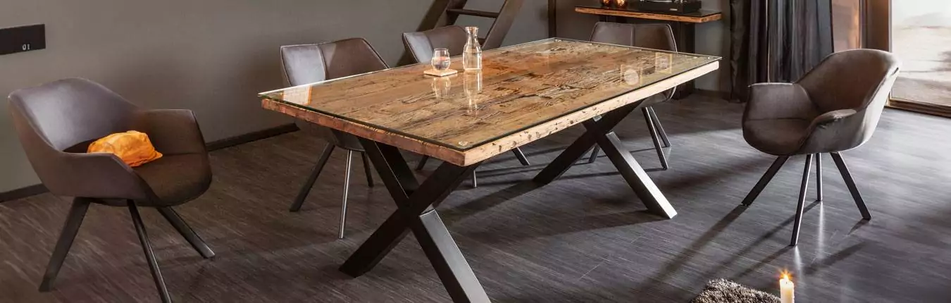 table à manger en bois de teck et chaises modernes